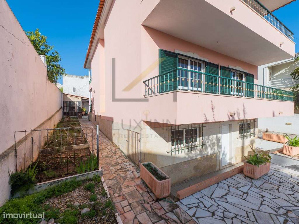 Moradia T4 + 1 com excelente localização e grande potencial - Grande imagem: 4/60