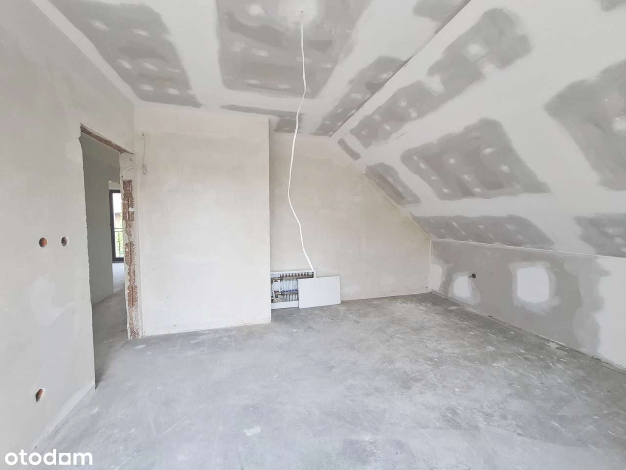 Przestronny dom z garażem i tarasem w spokojnej okolicy-9