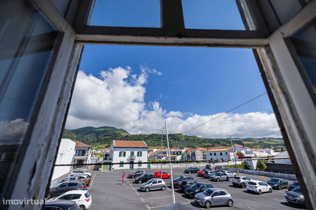 Moradia T5 de grandes dimensões na Vila Franca do Campo - Grande imagem: 5/5