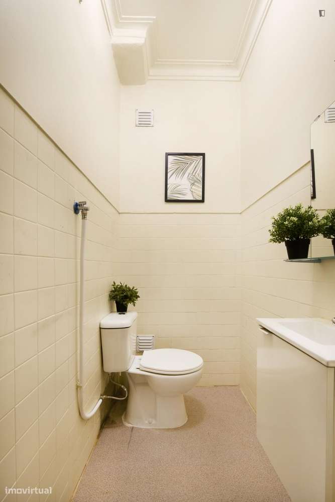 Quarto - localizado em Intendente Lisbon - Grande imagem: 2/30