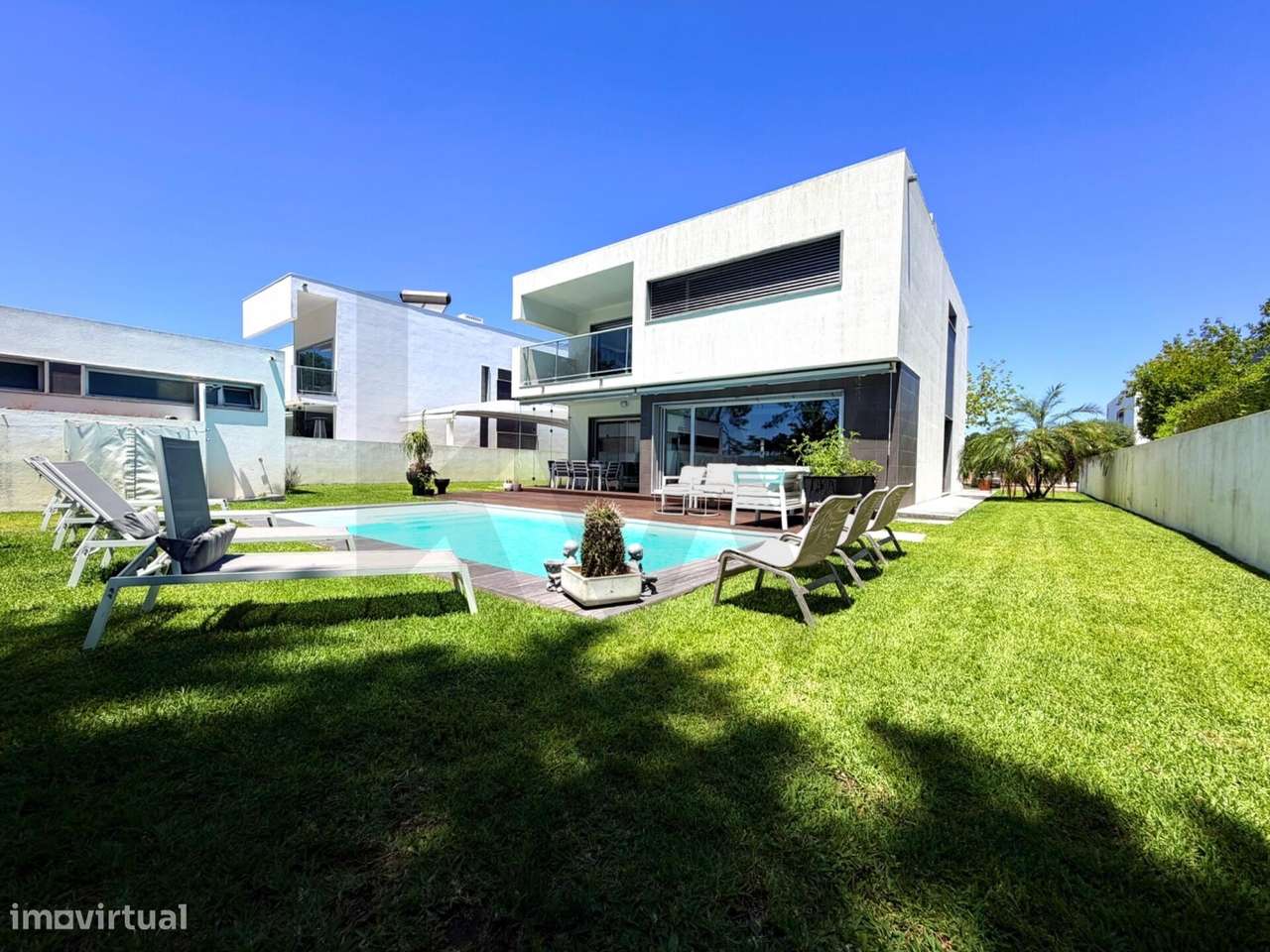 Moradia Isolada de Luxo, T5 com Piscina para a venda em Santo António-35