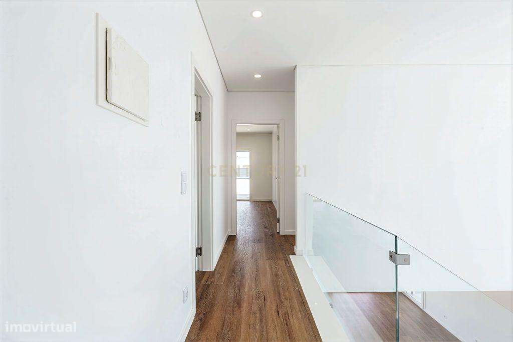 Moradia T4+1 de Luxo - Sobreda - Charneca de Caparica-20