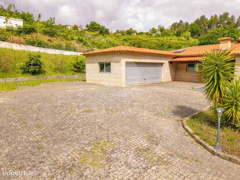 Moradia T4 Térrea de Luxo em Pedra com Terreno, Garagem e Levada Natur-35