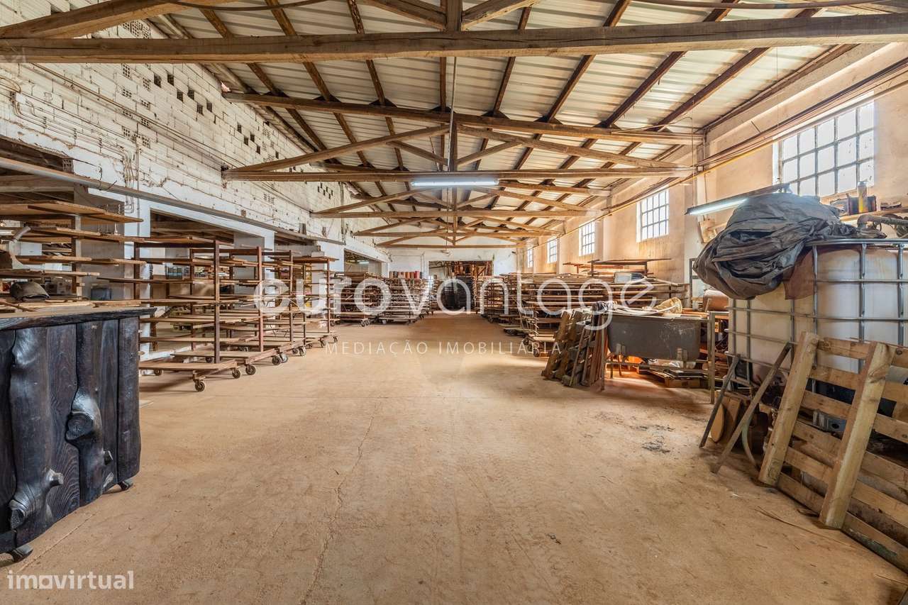 Pavilhão Industrial c/ 1.980 m² sito no Juncal-10