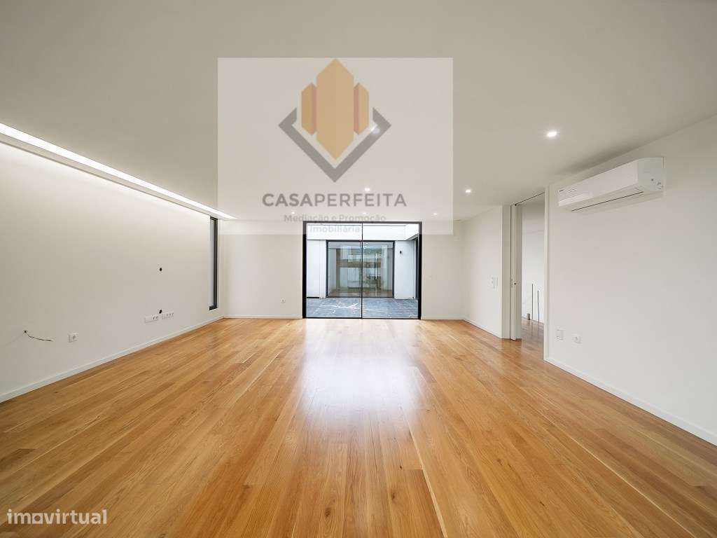 Luxuosa Moradia T4 a 150 metros da Praia - Madalena-48