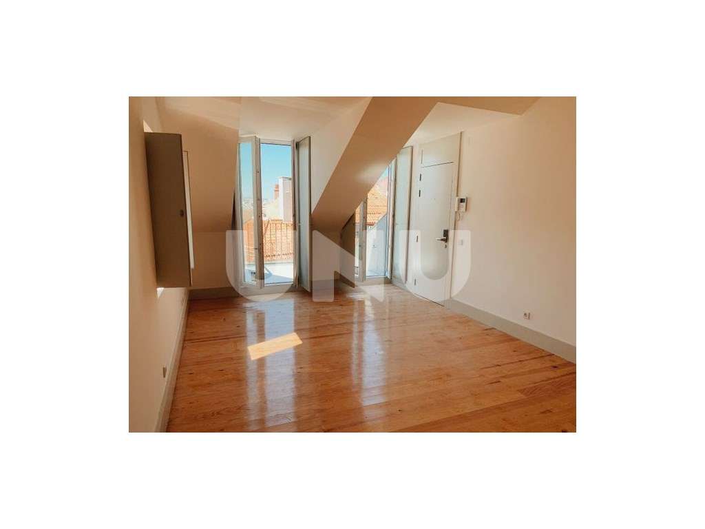 Apartamento T1 na Graça com 2 terraços-16