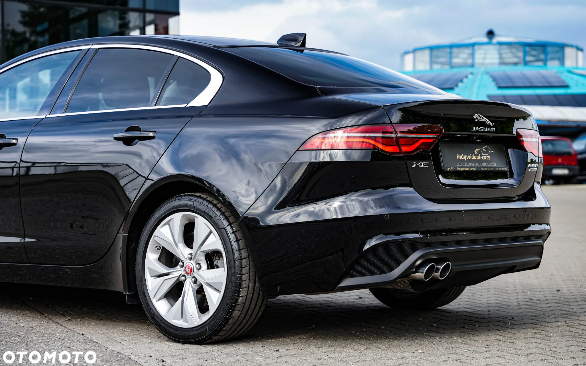 Jaguar XE 2.0 D180 S - 12