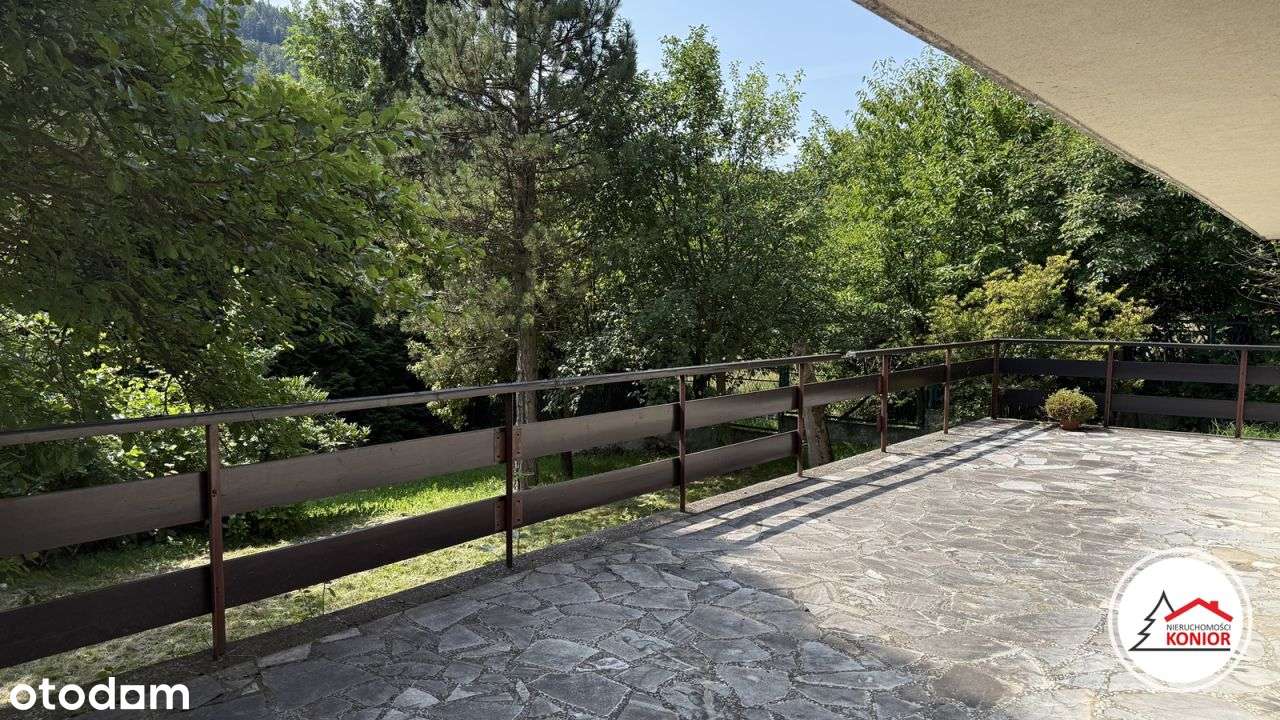 Przestronny budynek, z ogrodem i widokowym tarasem-9