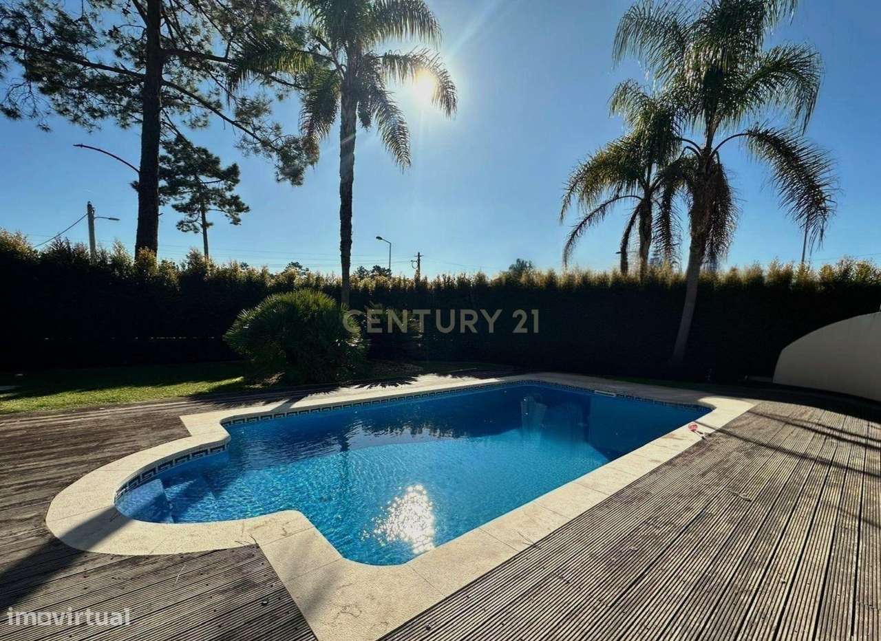 Moradia na Aroeira – Conforto, Elegância e Lazer-5