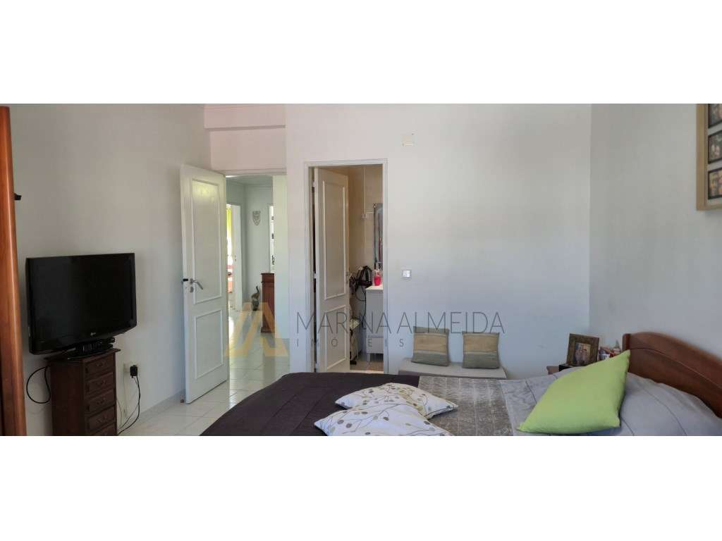 Apartamento t3 transformado em t2 com 2 varandas e arrecadação no c...-15