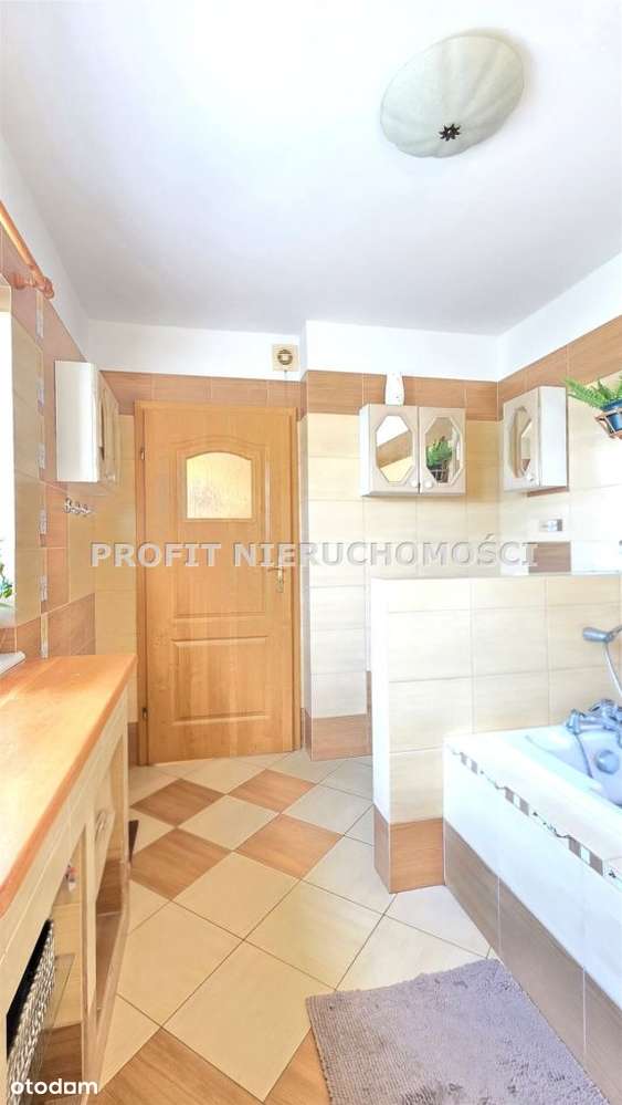 Komfortowy dom w spokojnej okolicy-9