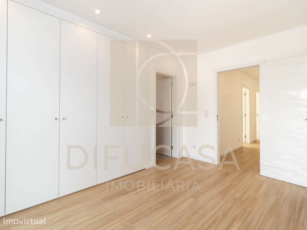 R268 Moradia Duplex - Localizada no centro de Fernão Ferro-36