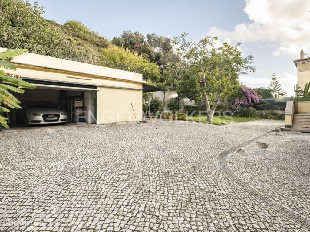 Moradia Isolada com Terreno de 1.300 m² em Alvalade-34