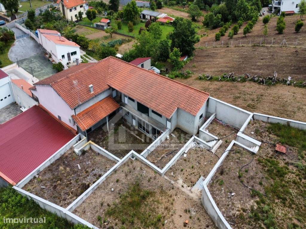 Moradia T5 com anexos e piscina em Figueiró dos Vinhos-41