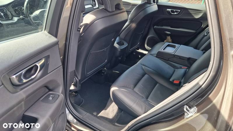 Volvo XC 60 D4 Geartronic Momentum Pro - 25