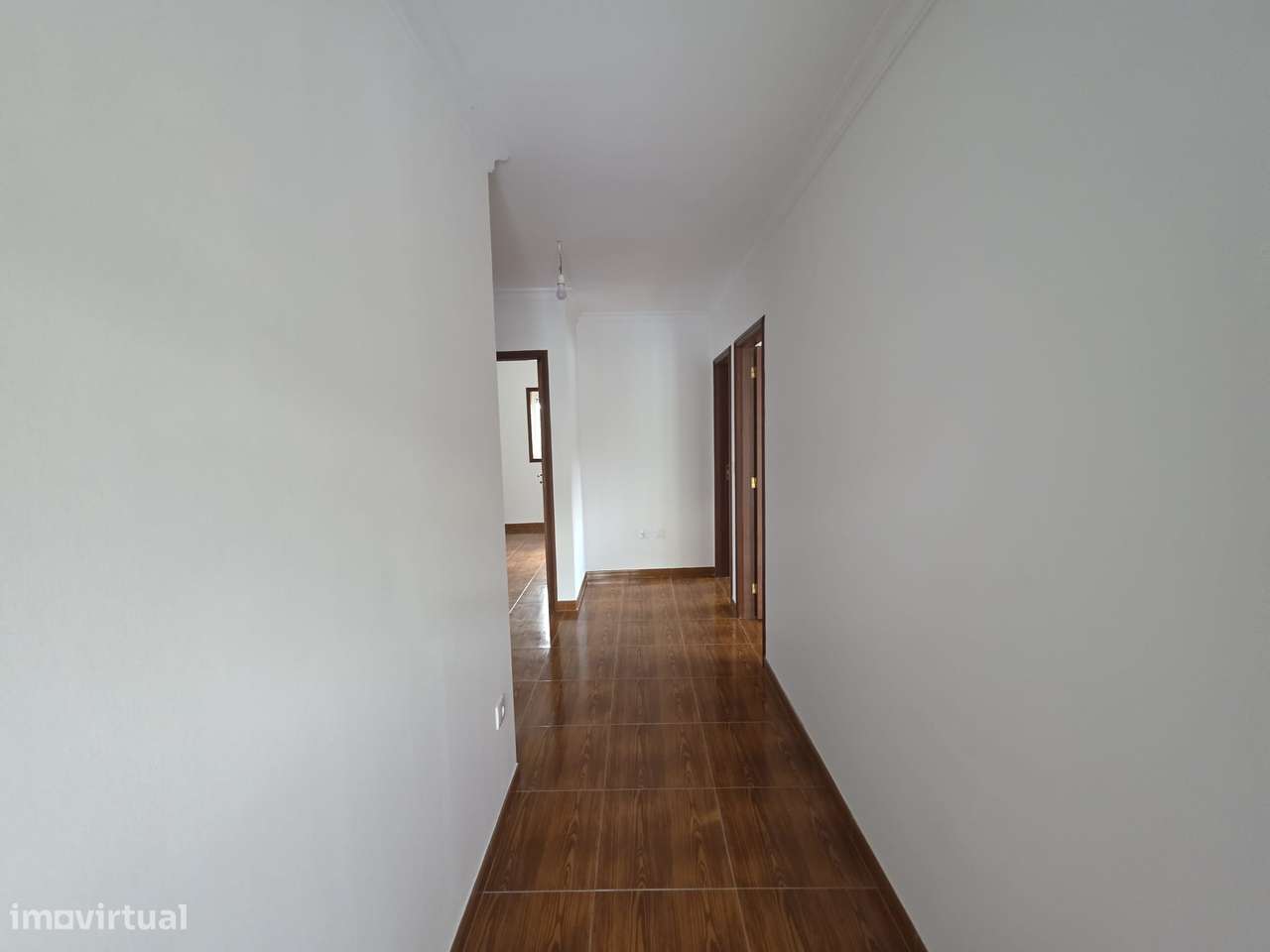 Moradia T2 com terraço e garagem nos subúrbios-10