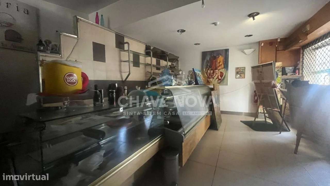 Espaço Comercial e Moradia Térrea a 5 Minutos da Praia de Francelos-7