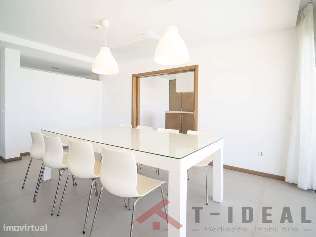 Moradia T4 Moderna Vista Mar-16