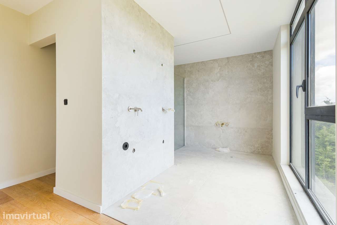 Moradia Isolada Remodelada com Piscina, 4 Quartos e Garagem para 3 Car-17