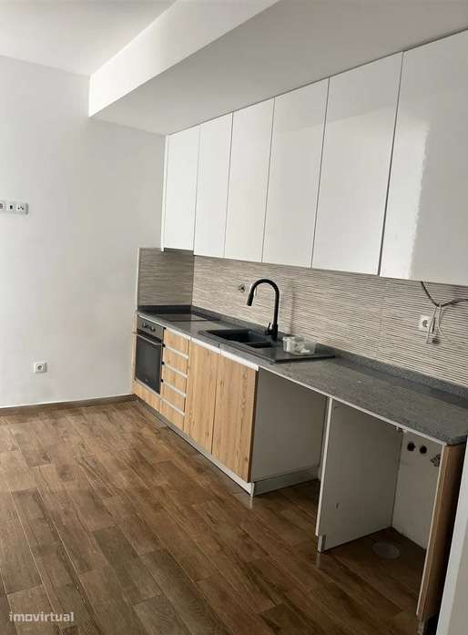 T1 transf. emT2 c/ 2 Lug. Estacionamento - Centro de Portalegre - Grande imagem: 2/15