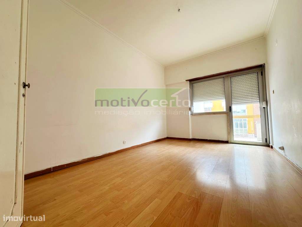 Apartamento T2 em remodelação total, na Figueirinha, Oeiras-5