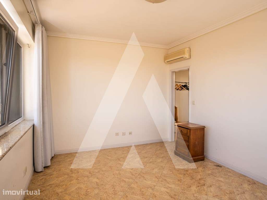 Apartamento T4 com Terraço de 90 m² no Centro de Aveiro-23