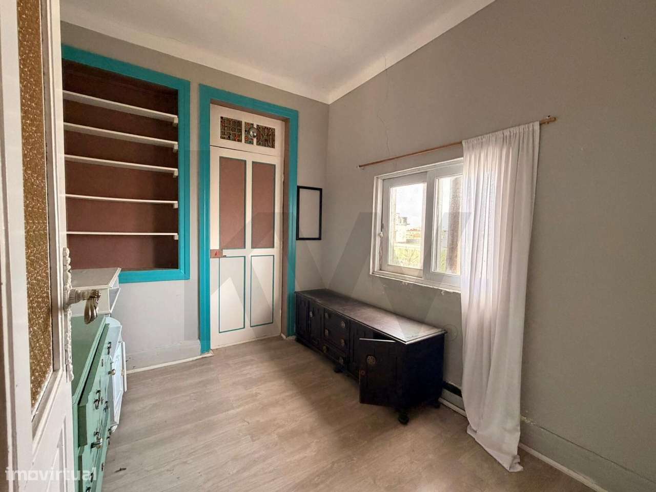 ANDAR MORADIA T2 COM CHARME PARA RENOVAR !-5