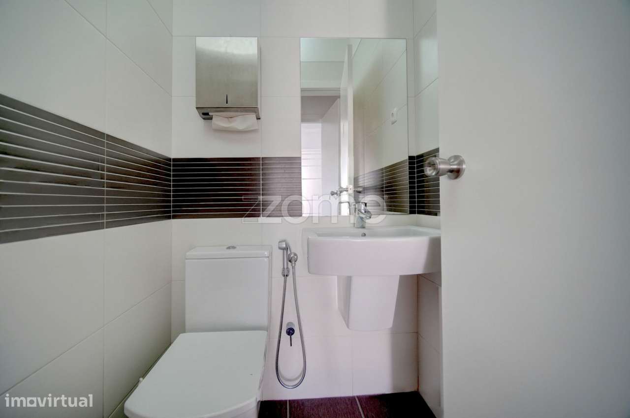 Escritório com garagem no Areeiro - Grande imagem: 2/27