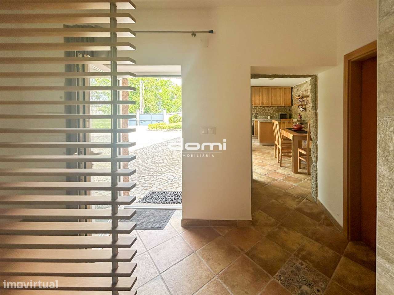 Moradia T2 em Ventosa, inserida em terreno todo murado - Grande imagem: 4/16