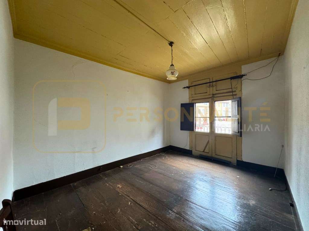 Prédio p/ Restauro no Coração de Guimarães-10