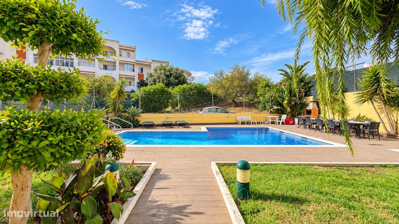 Apartamento T2 com Piscina, Elevador e Varanda Virada a Sul | Albufeir-0