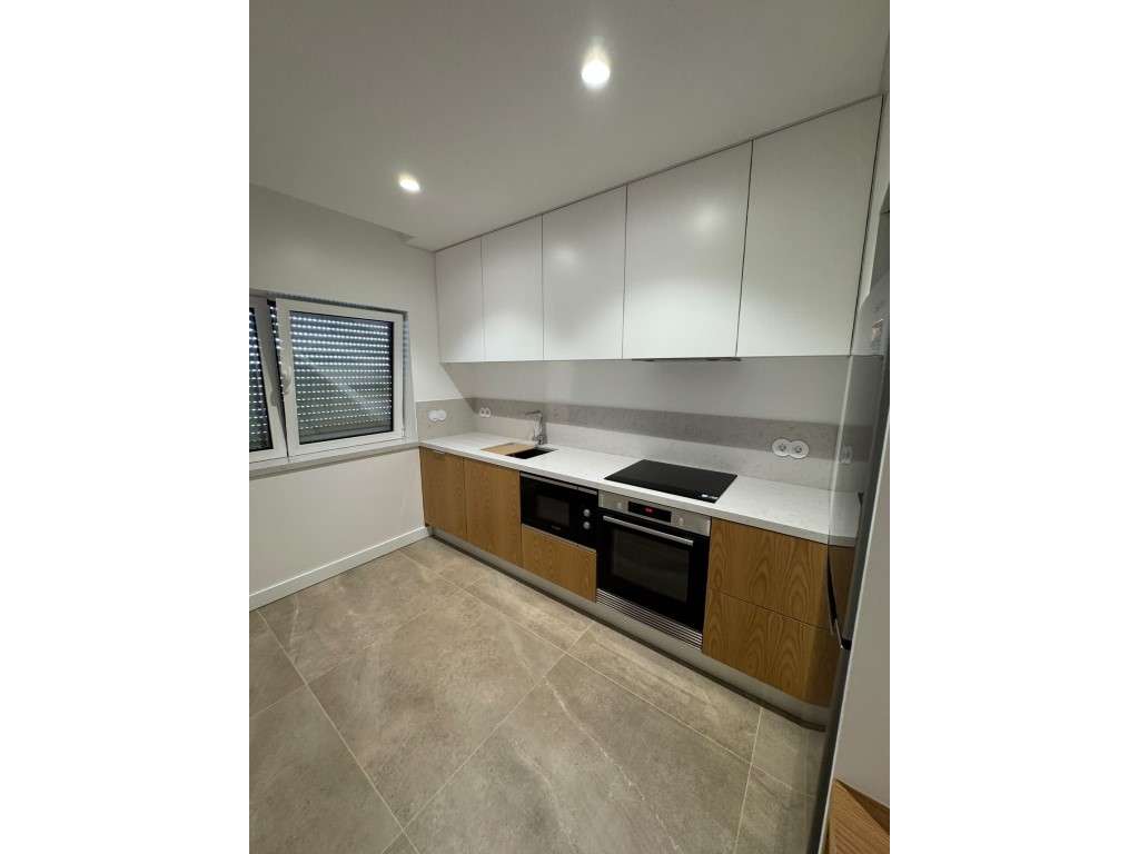 Moradia T3 com Garagem e Suite a venda na Maçã Sesimbra-21