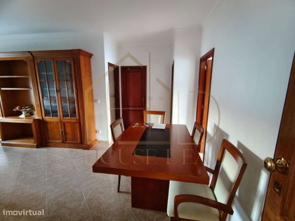 Apartamento T2 com Estacionamento e Arrecadação. Amora - Grande imagem: 4/34