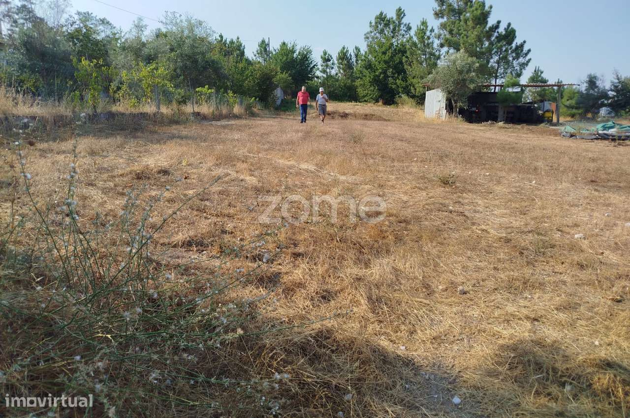 Terreno com 2.500 m2 urbanizaveis Energia, Água, Saneamento e Fibra - Grande imagem: 3/47