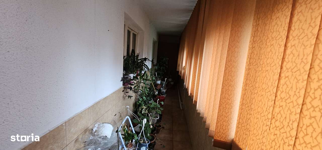 Apartament cu 3 camere decomandat zona Nicolina prima stație Podul ros-8