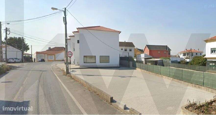 Loja com 111m2 na Carvoeira-3