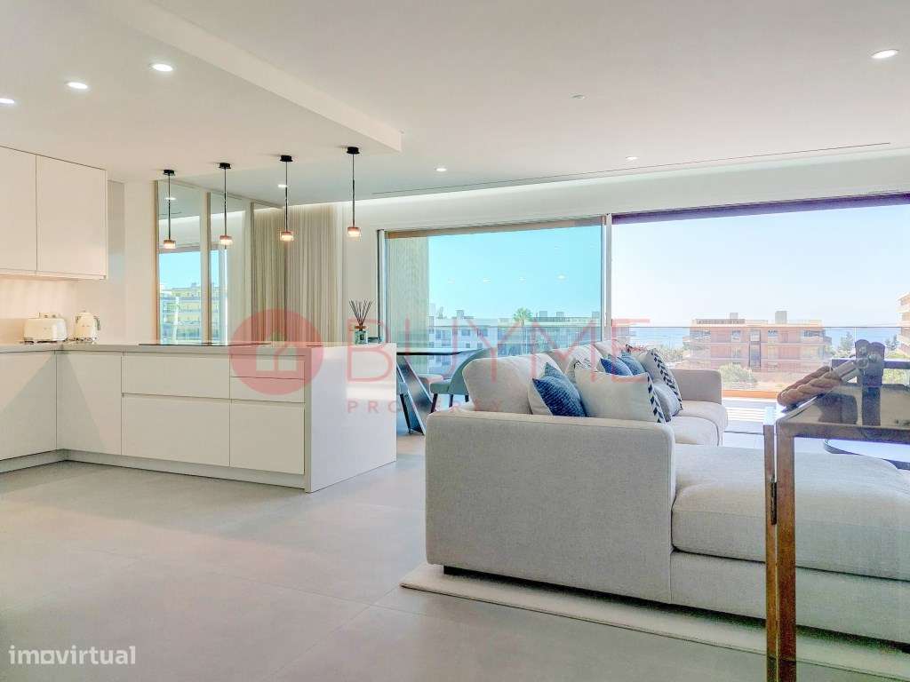 Apartamento T2 Luminoso com Vista Mar em Quarteira-0