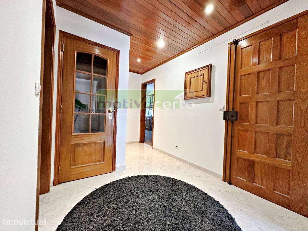 T2 Luminoso no Cacém com Varanda. Perto da Escola Secundária Gama B...-9