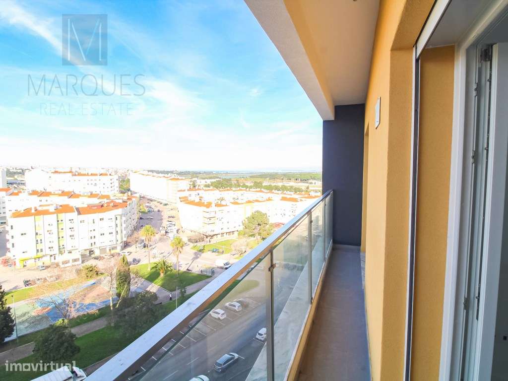 Apartamento T3 com Parqueamento em Santa Marta do Pinhal - Corroios-10