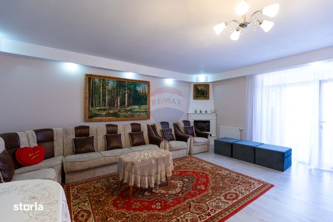 Casă / Vilă cu 6 camere de vânzare | Calea Moinești - Mărgineni-1