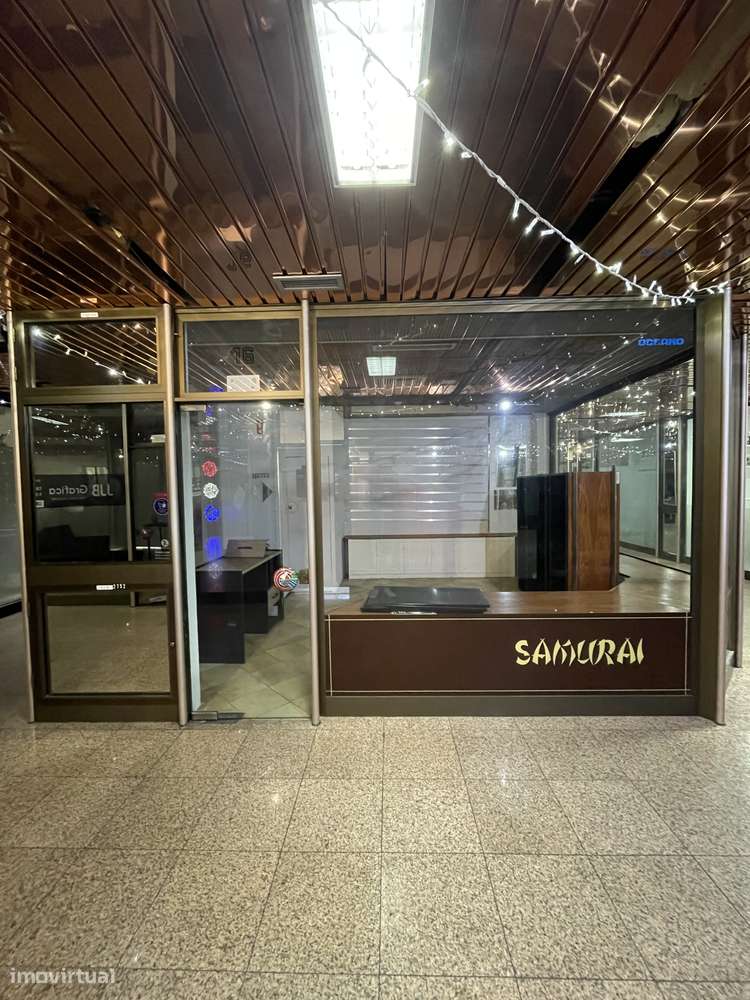 Excelente loja com montra generosa - Grande imagem: 5/8