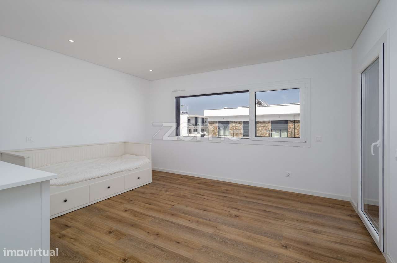 Moradia T3 com piscina na Sobreda-19