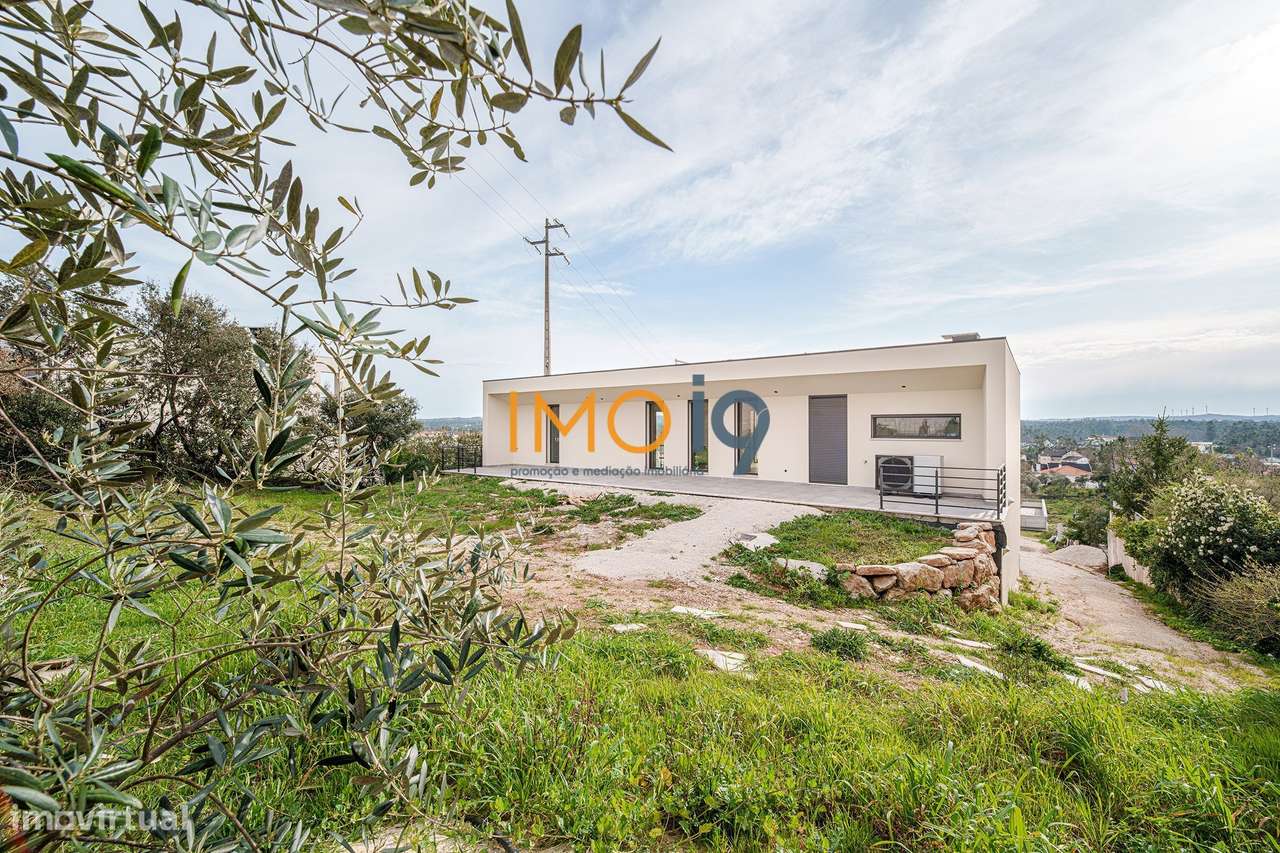 Moradia T4 com Vista Panorâmica em Fátima-47