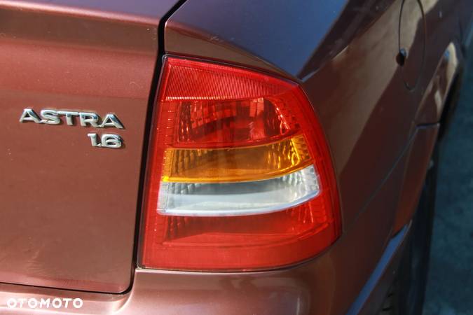 OPEL ASTRA II G SEDAN LAMPA TYLNA PRAWA - 2