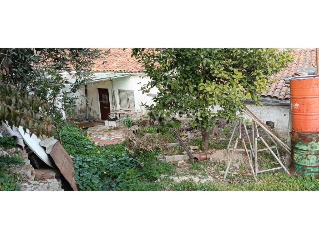 Moradia V3 para recuperar localizada na vila de Aljustrel - Grande imagem: 5/12