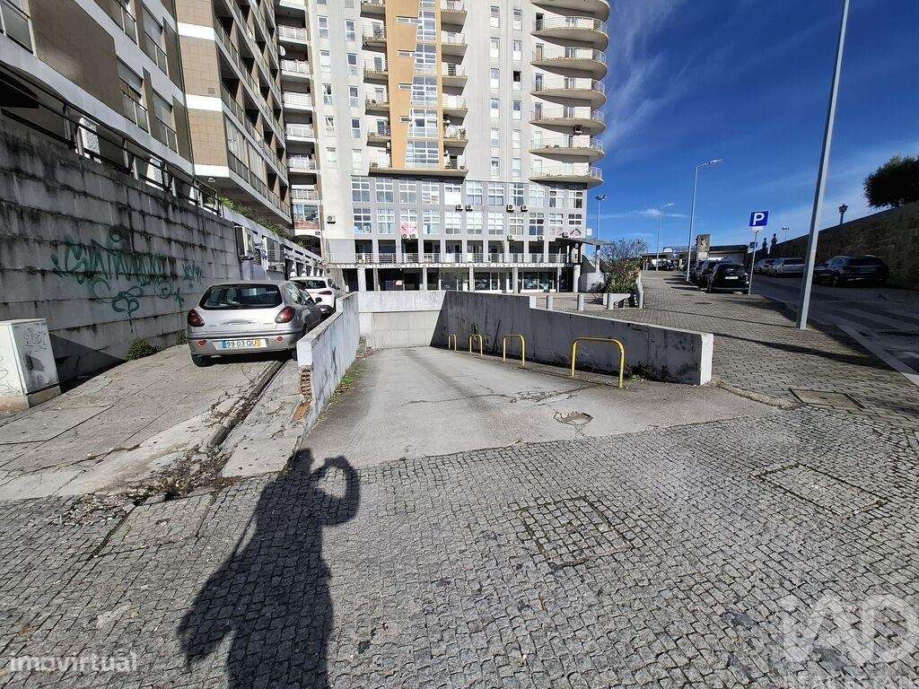 Parque de Estacionamento / Garagem / Box em Vila Real de 24 m2 - Grande imagem: 4/10