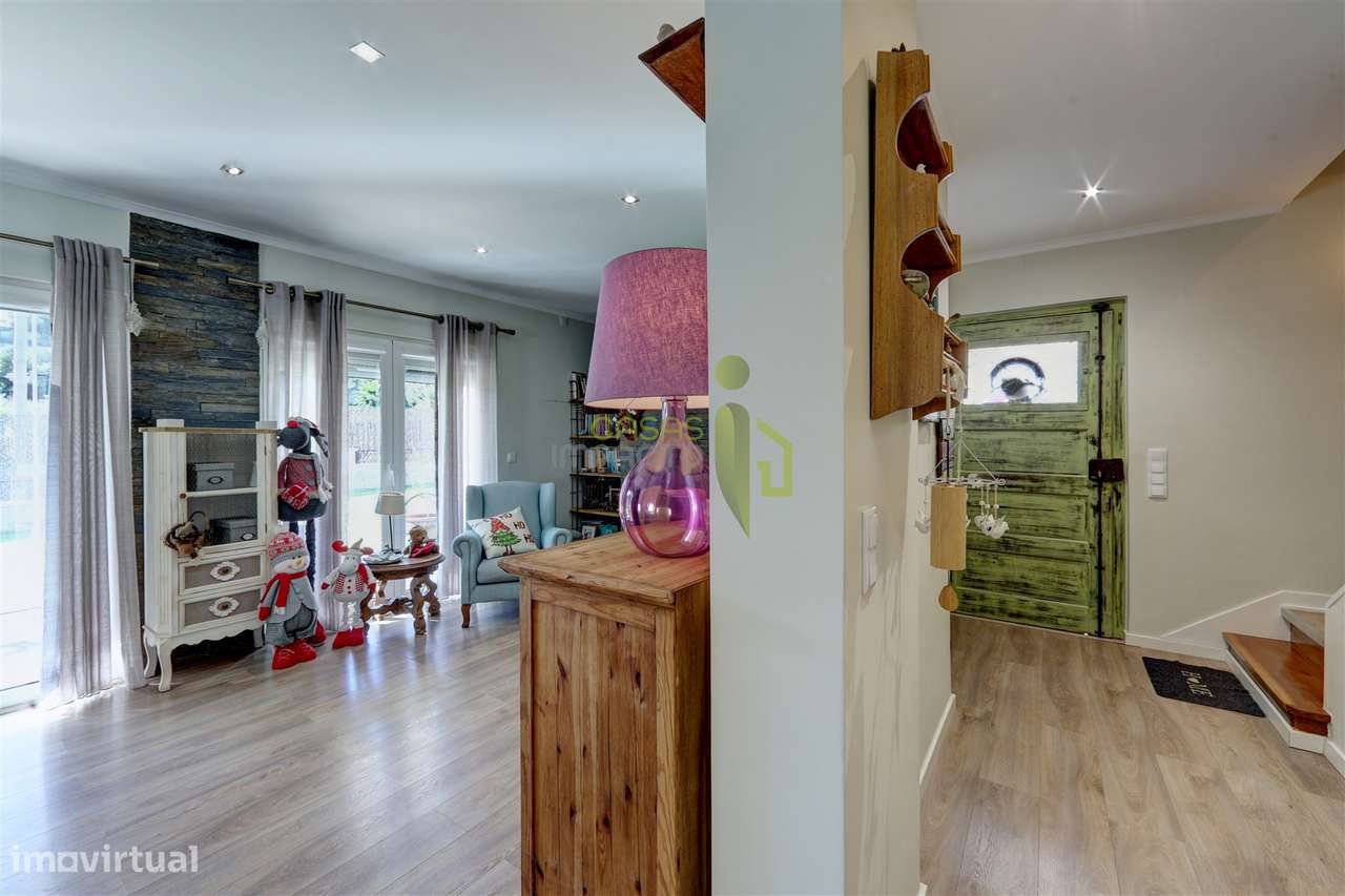 Moradia Clássica T3 transformada em T4, em Rio de Mouro, Sintra-11