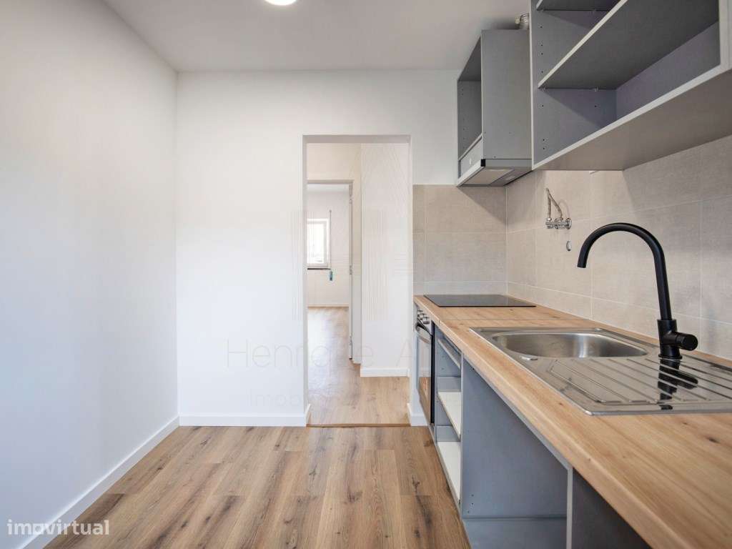 Excelente Apartamento T2 no centro de Santana-11