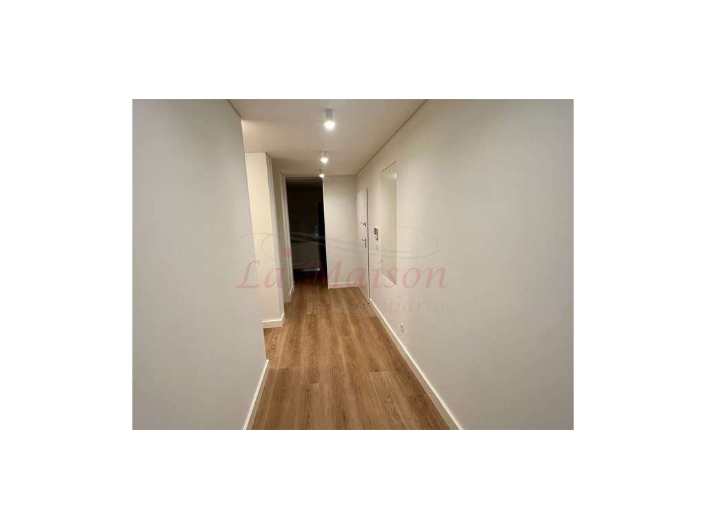 3 Apartamentos T2+1-12