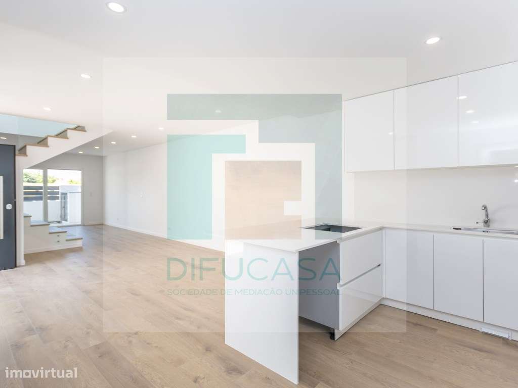 R084_2_Moradia Geminada T3+1-4